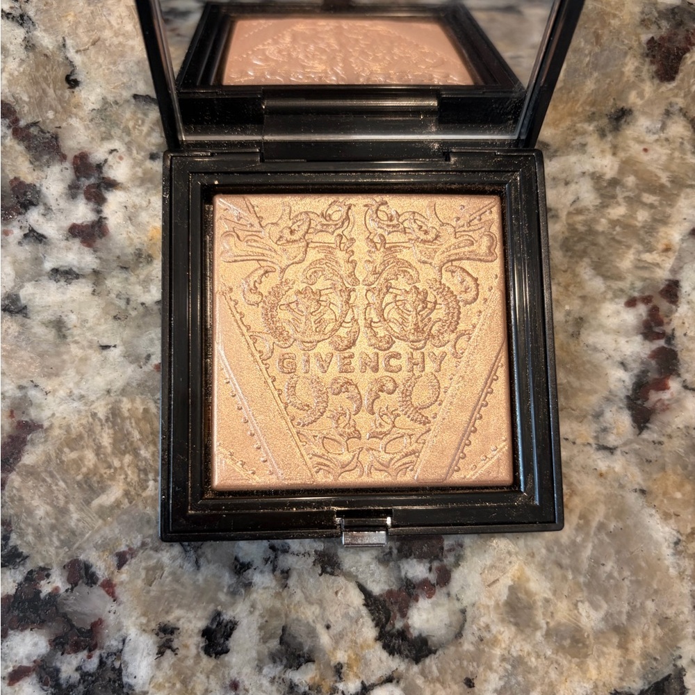 Makeup lot- Everything in original box - Picture 6 of 14